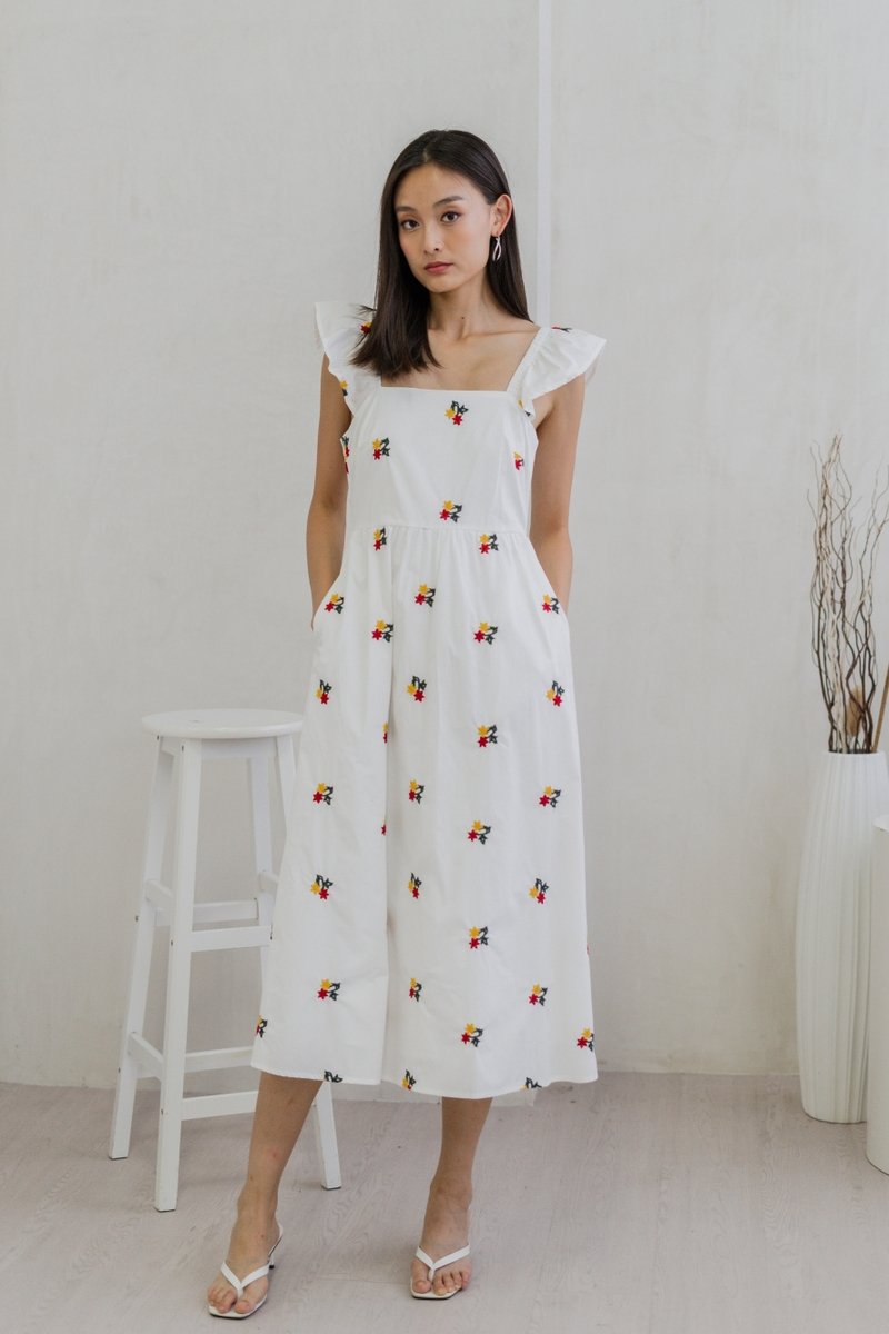 Layana Embroidered Ruffle Maxi Dress In White (XS)