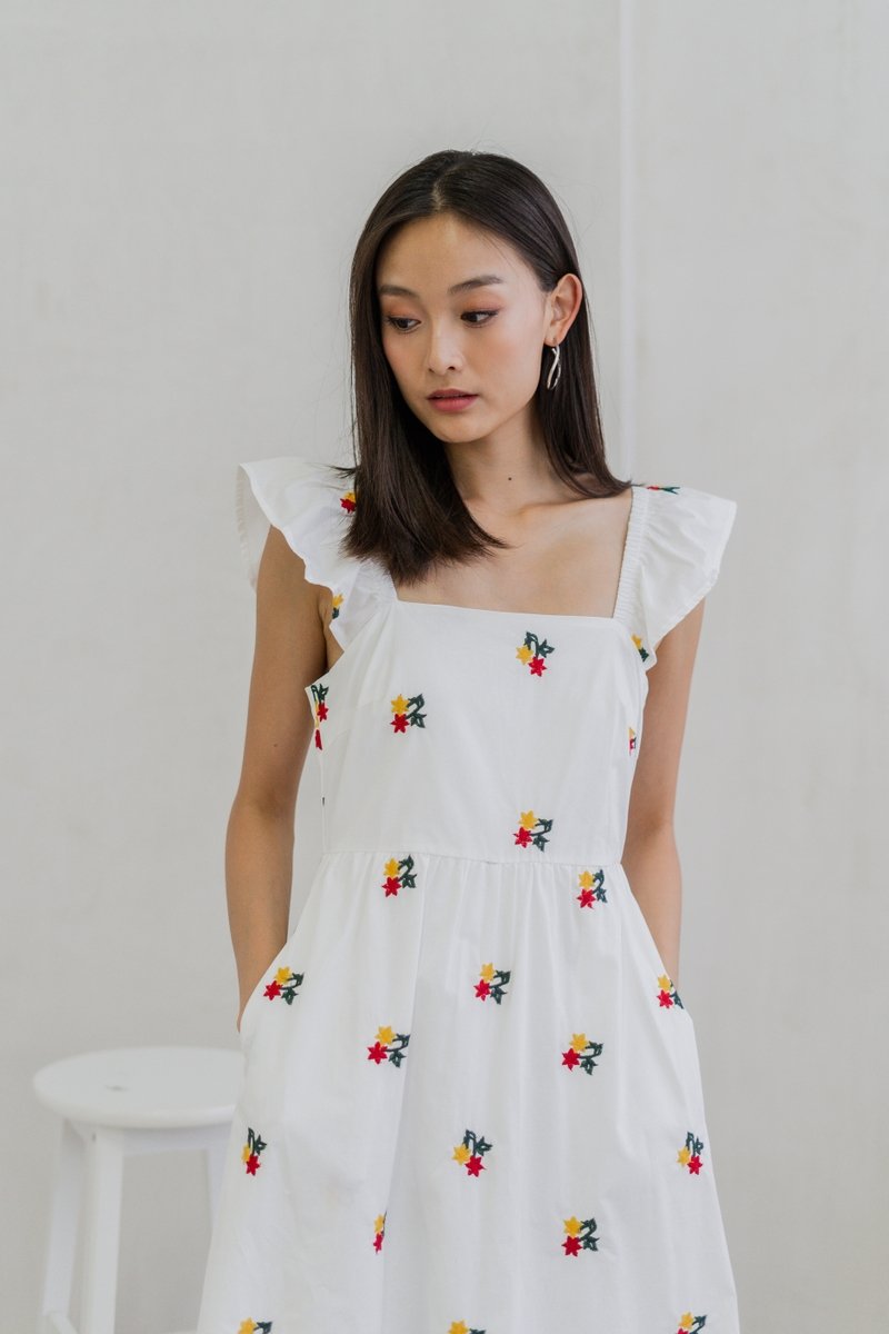 Layana Embroidered Ruffle Maxi Dress In White (XS)