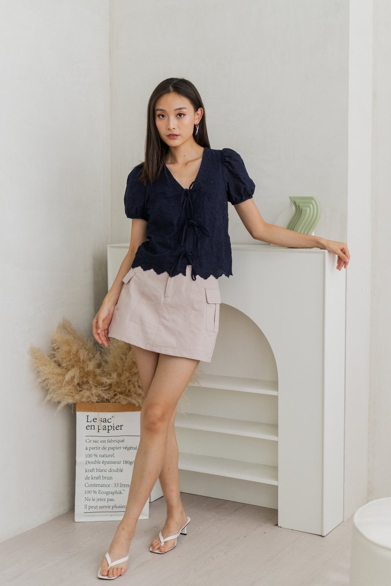 Kaelynn Cargo Denim Skorts In Sand