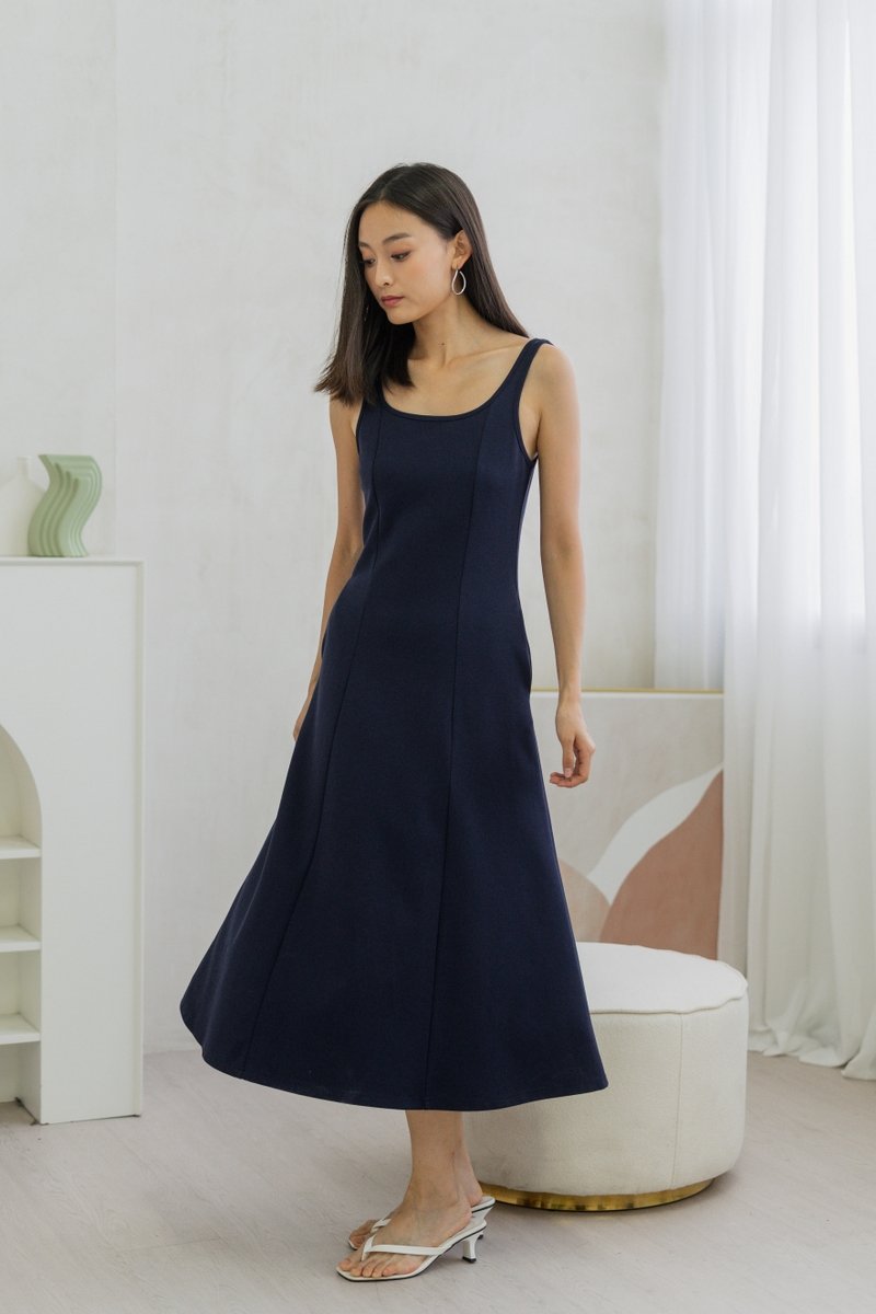 Ausha Panel Midi Dress In Navy (XS)