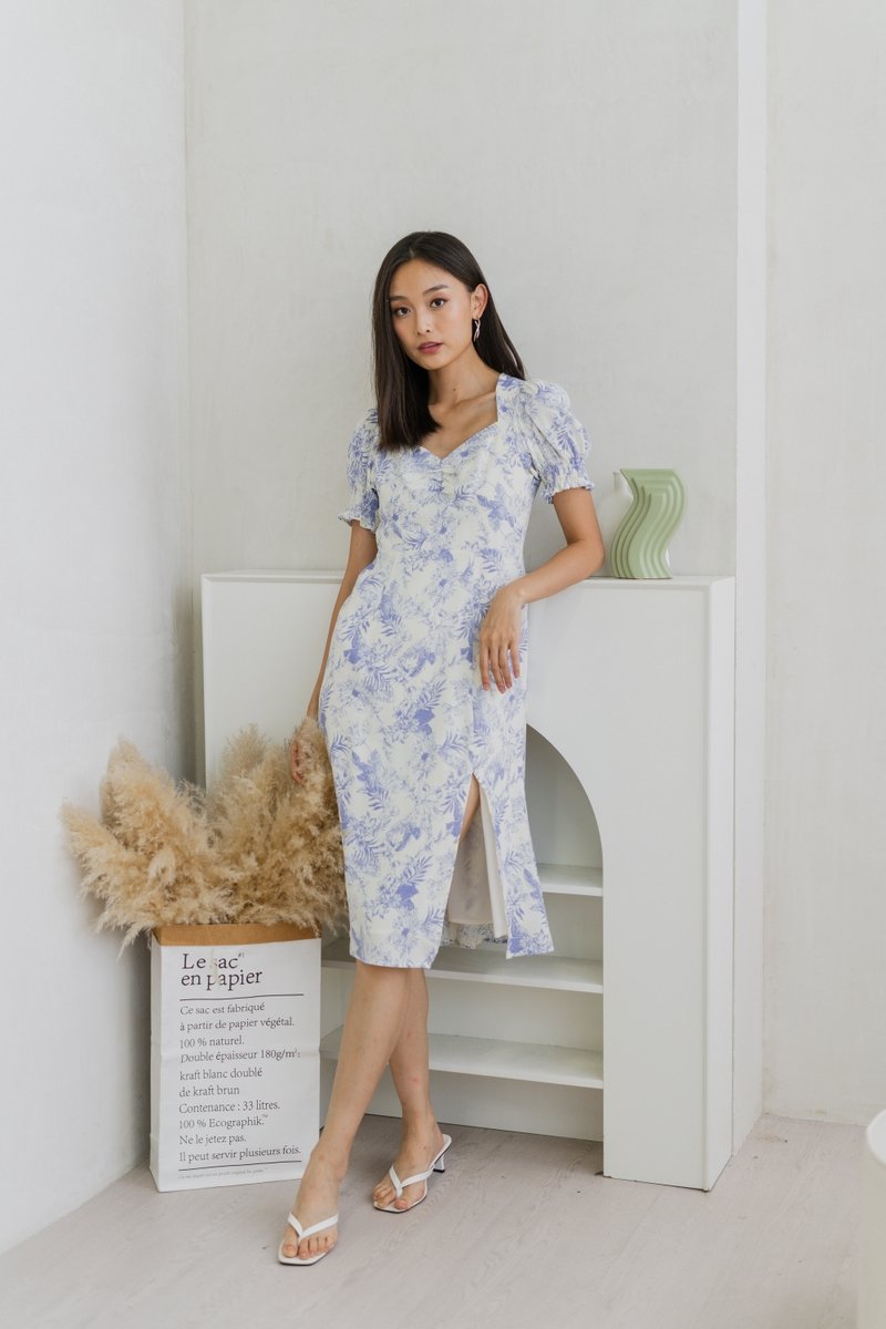 Macie Printed Floral Midi Dress In Blue (XS)