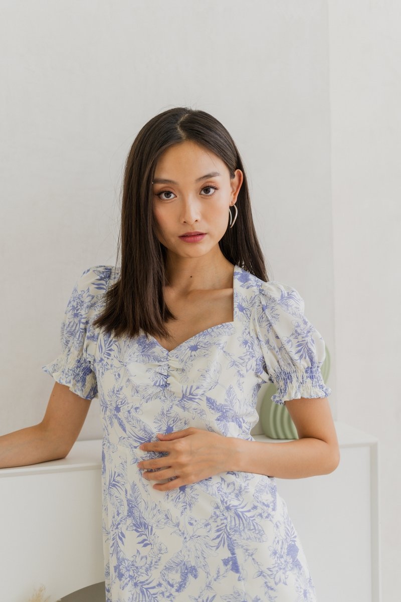 Macie Printed Floral Midi Dress In Blue (XS)