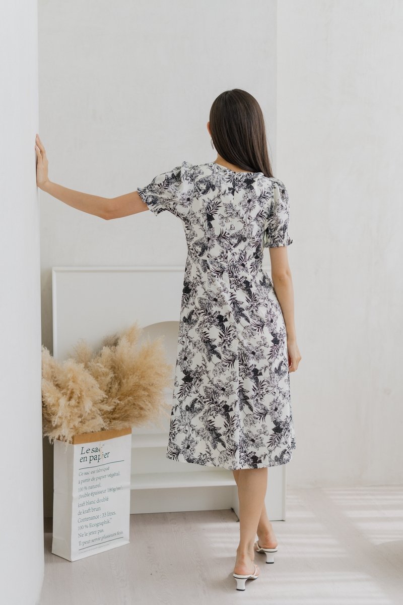 Macie Printed Floral Midi Dress In Black (XS)