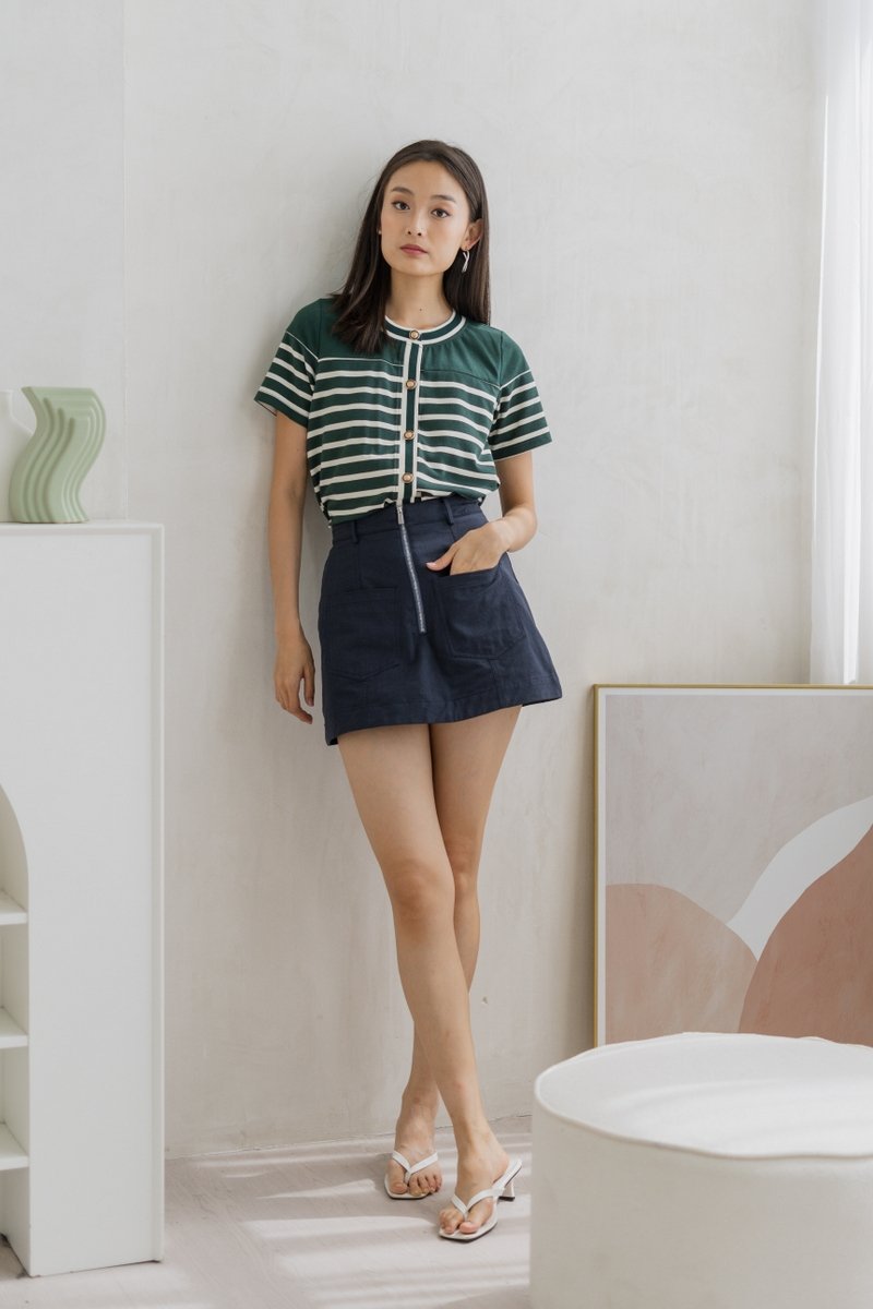 Alivia Front Zipper Denim Skorts in Navy