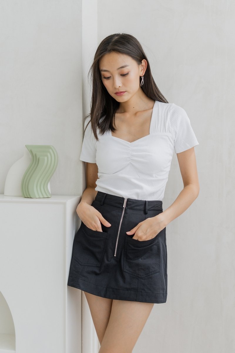 Alivia Front Zipper Denim Skorts in Black