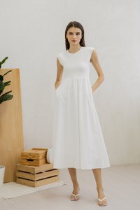 Julane Mixed Fabric Maxi Dress In White (S)