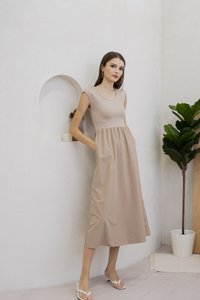 Julane Mixed Fabric Maxi Dress In Khaki (XS)