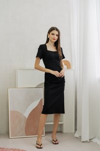 Jayda Padded Open Back Midi Dress In Black (XS)