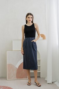 Xyla Basic Padded Ribbed Tank Top In Black