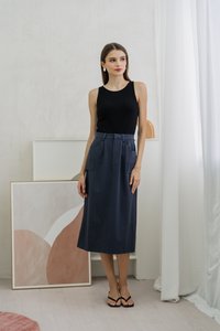 Xyla Basic Padded Ribbed Tank Top In Black