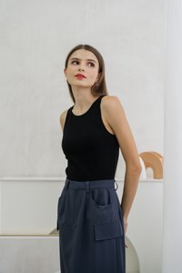 Xyla Basic Padded Ribbed Tank Top In Black