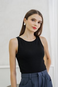 Xyla Basic Padded Ribbed Tank Top In Black