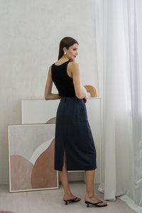 Xyla Basic Padded Ribbed Tank Top In Black