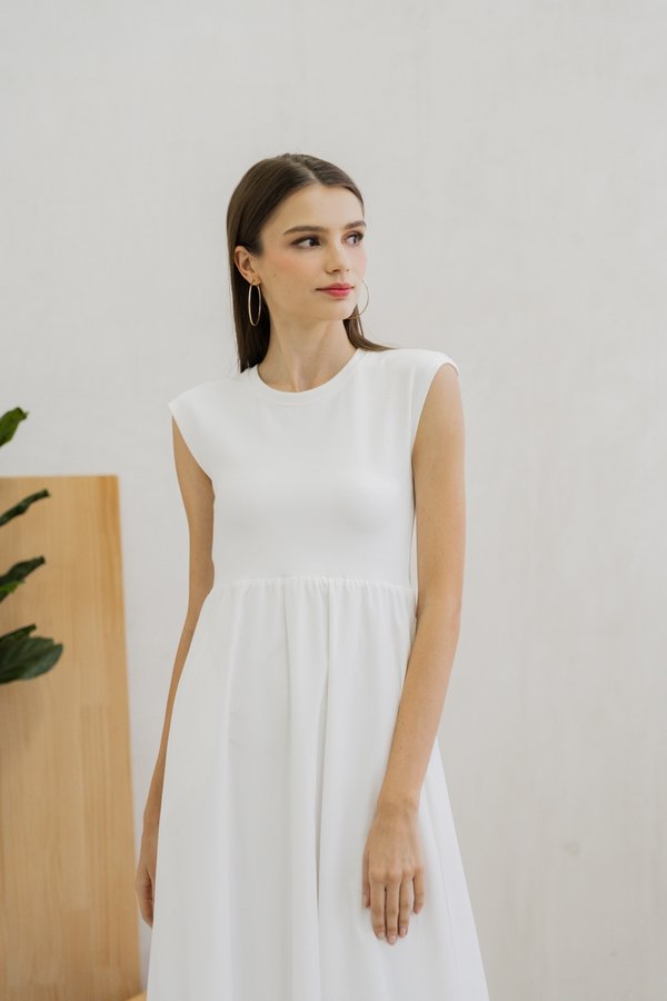 Julane Mixed Fabric Maxi Dress In White (S)