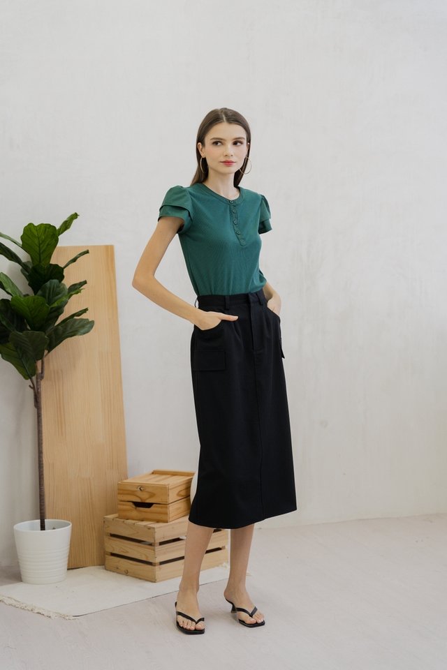 Betania Ribbed Flared Sleeve Top In Emerald