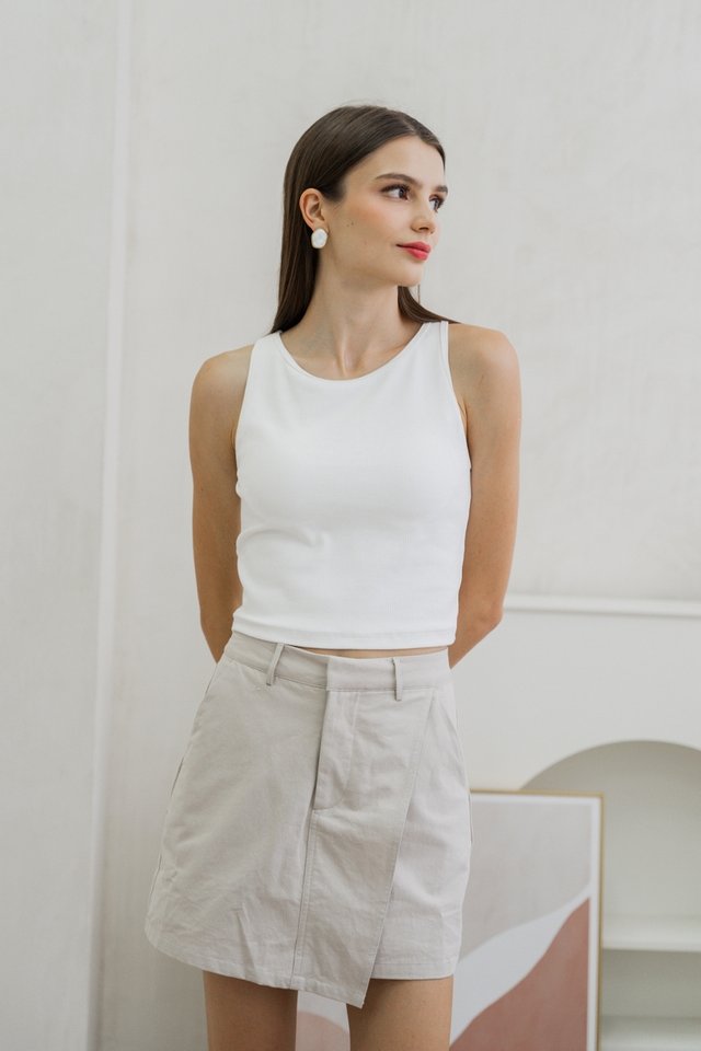 Xyla Basic Padded Ribbed Tank Top In White 