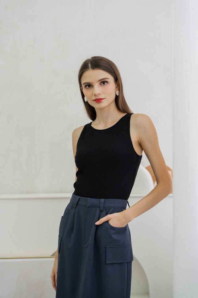Xyla Basic Padded Ribbed Tank Top In Black