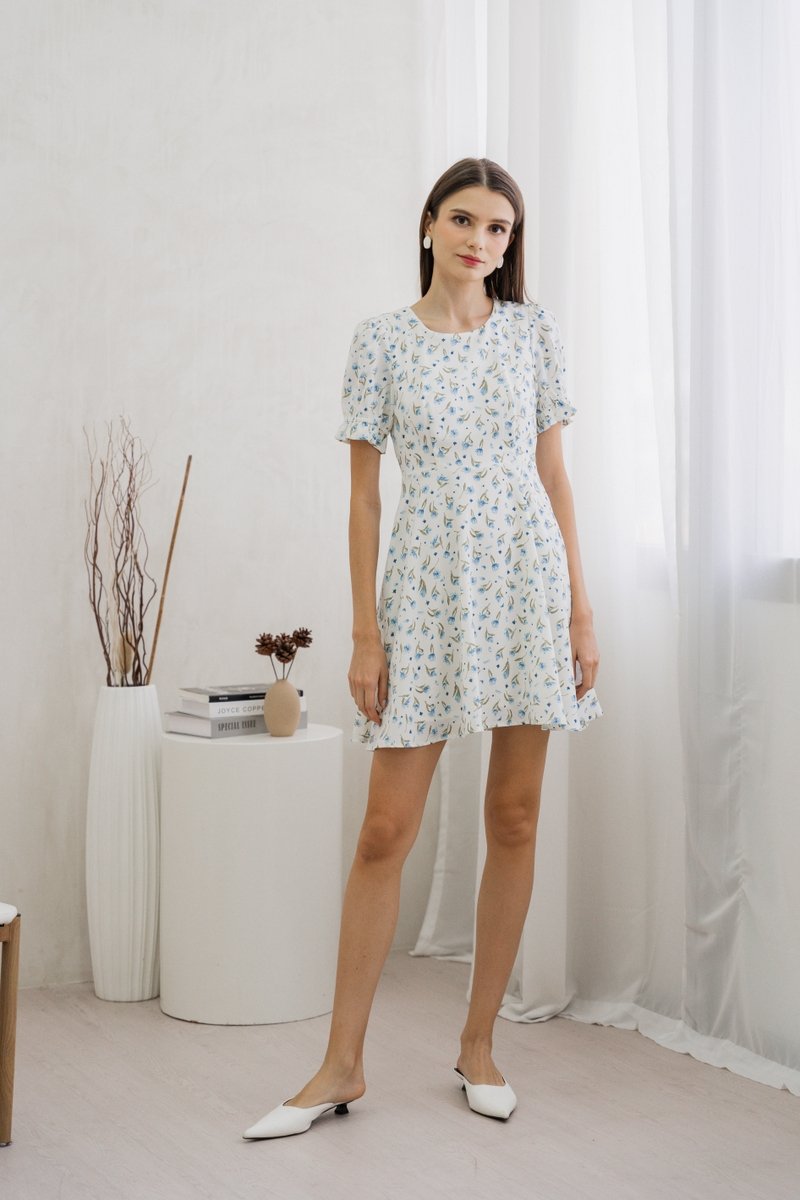 Aeris Printed Floral Flared Dress In White (XS)