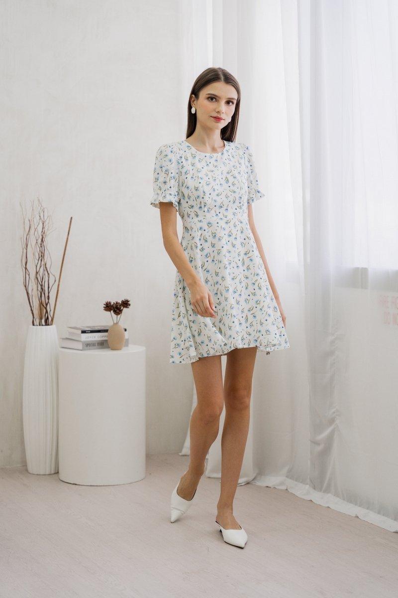 Aeris Printed Floral Flared Dress In White (XS)