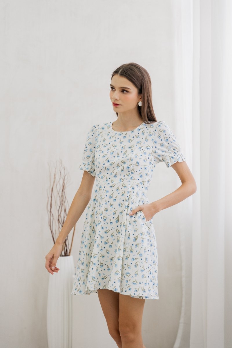 Aeris Printed Floral Flared Dress In White (XS)
