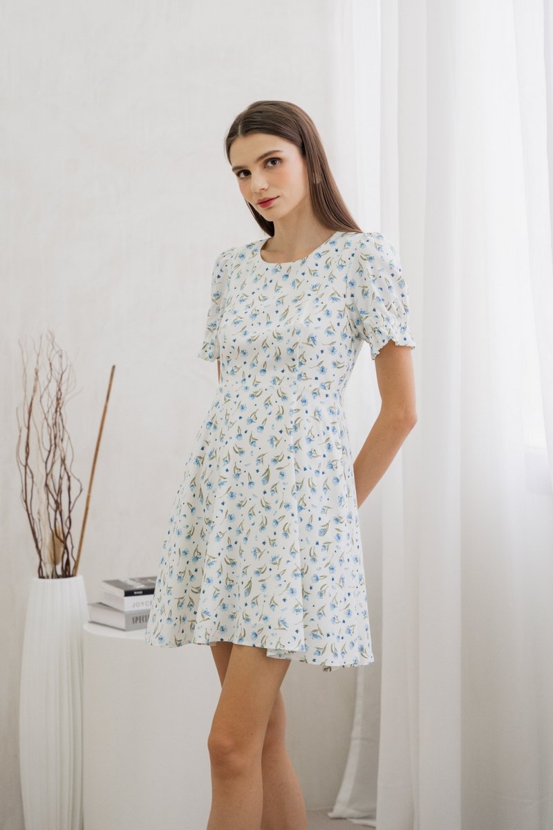 Aeris Printed Floral Flared Dress In White (XS)