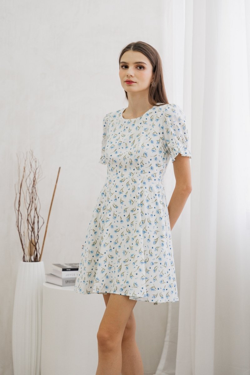 Aeris Printed Floral Flared Dress In White (XS)