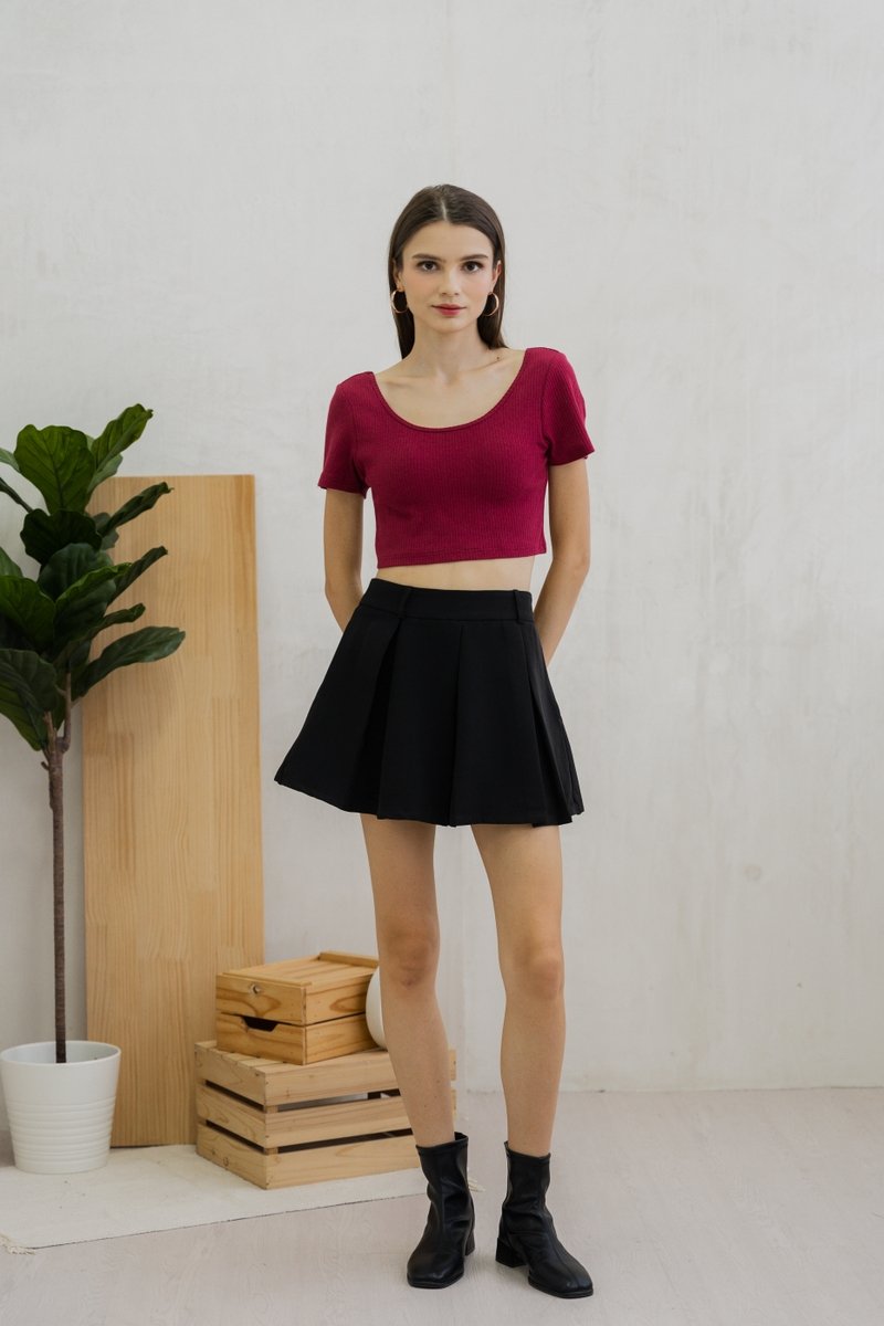 Acacia Ribbed Padded Crop Top In Wine