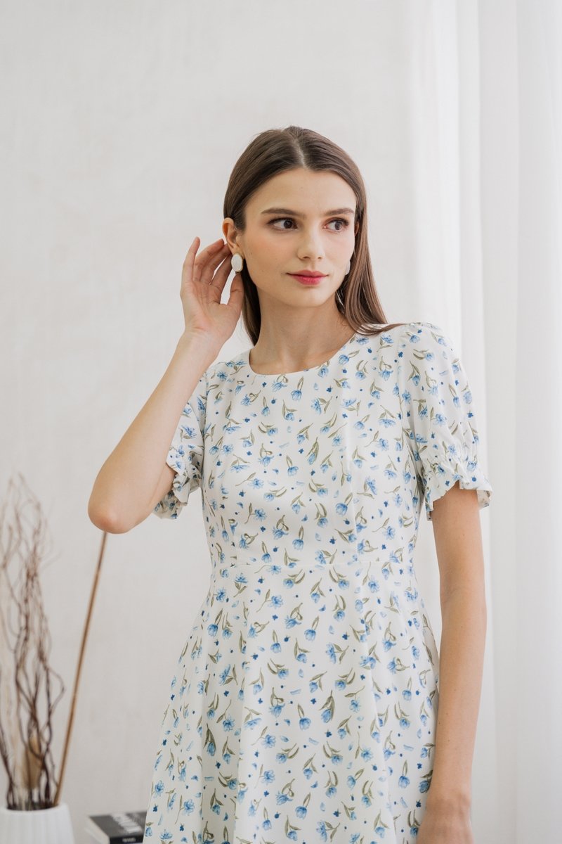 Aeris Printed Floral Flared Dress In White (XS)