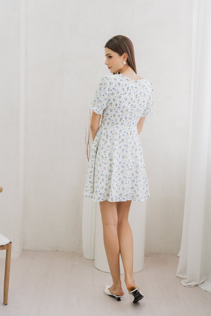 Aeris Printed Floral Flared Dress In White (XS)