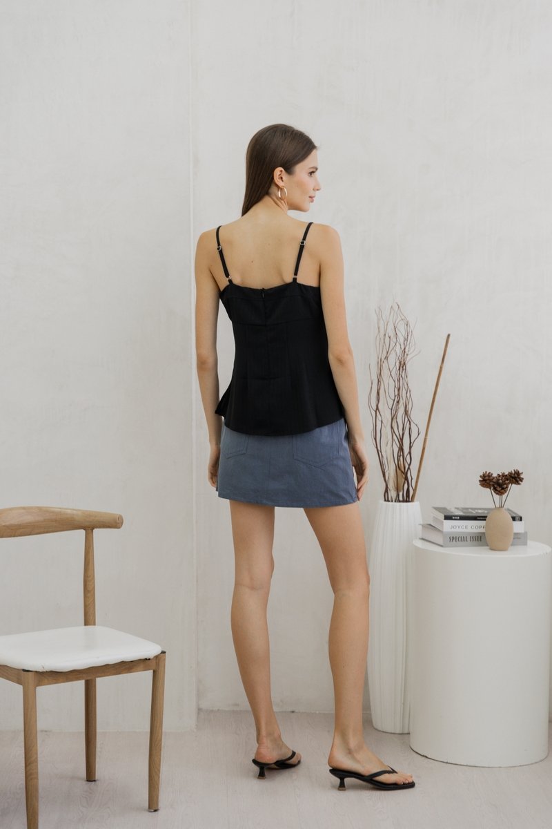 Calianna Button Camisole Top In Black (XS)
