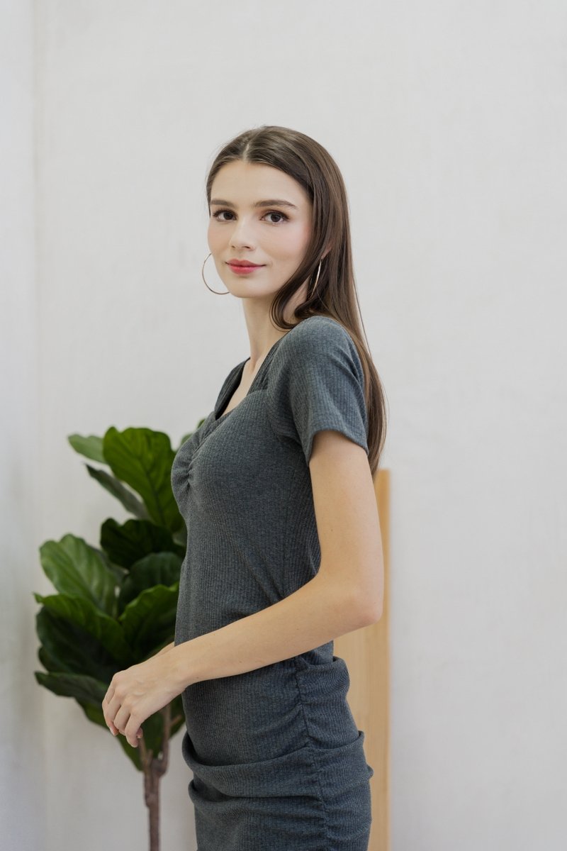 Tia Padded Ribbed Midi Dress In Grey