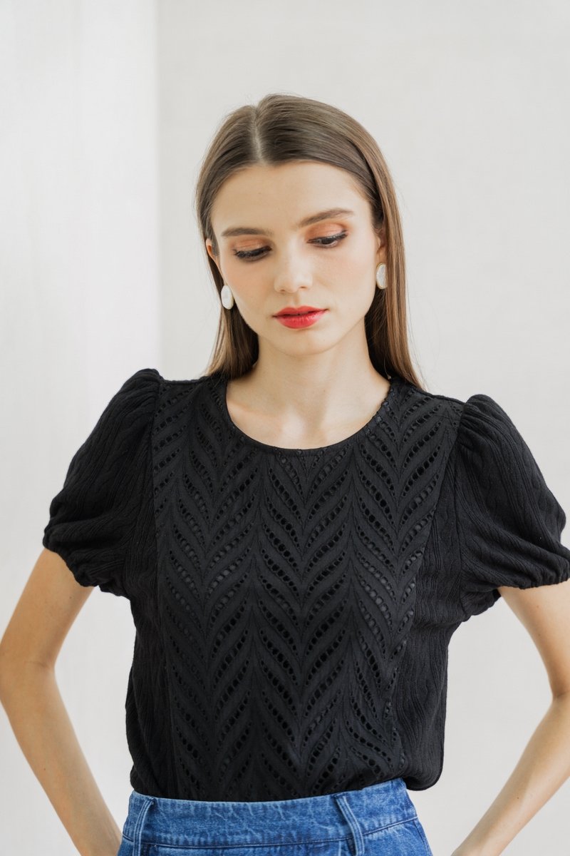 Petula Eyelet Knitted Top In Black (XS)
