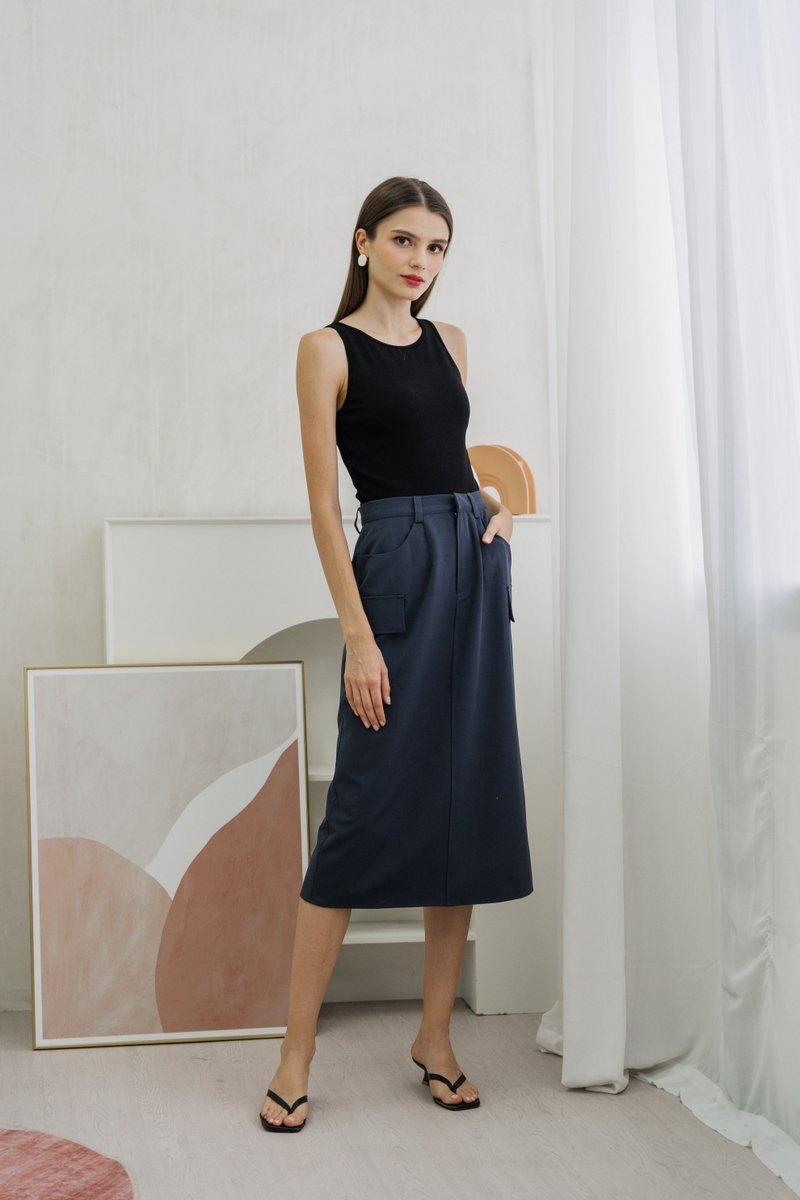 Xyla Basic Padded Ribbed Tank Top In Black