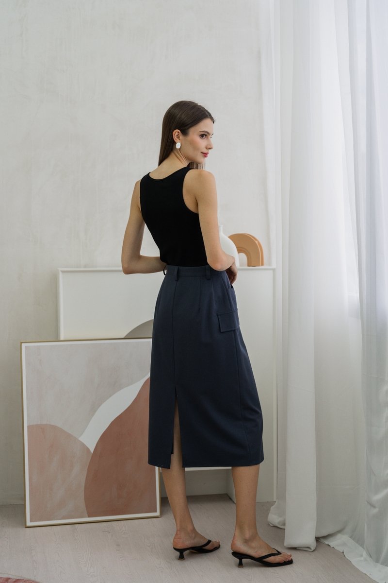 Xyla Basic Padded Ribbed Tank Top In Black