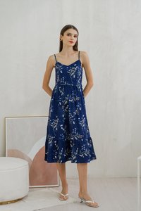 Aleena Floral Camisole Midi Dress In Navy (XS)