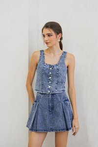 Amberlyn Denim Cargo Skort In Acid Wash (XS)