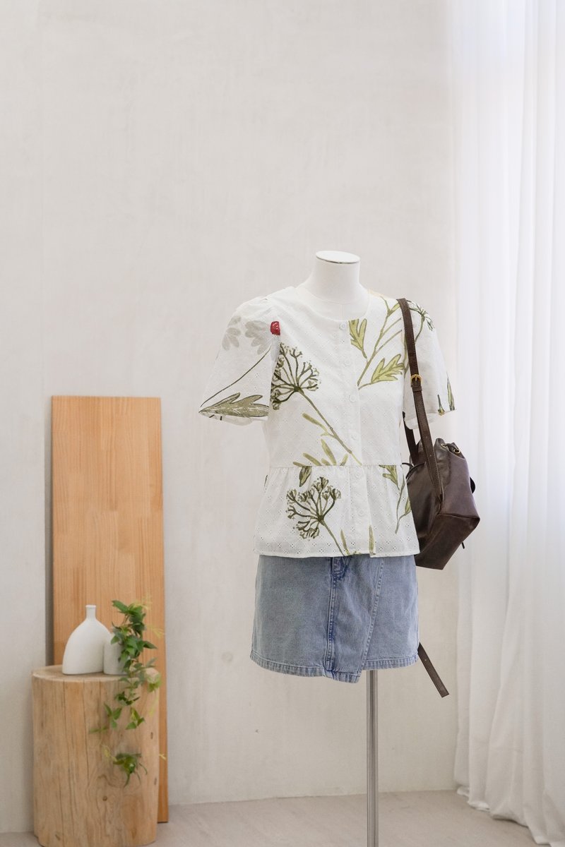 Karla Eyelet Button Top (XS)