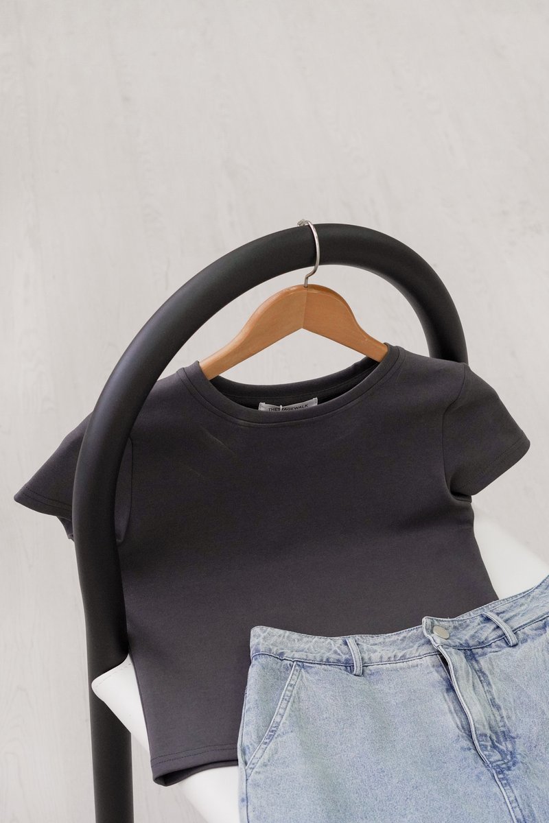 Braelynn Baby Tee In Gunmetal (XS)