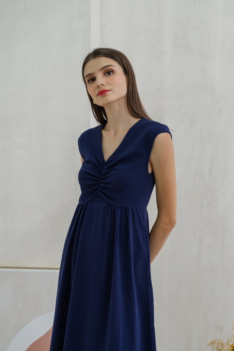 Davina Ruched Cotton Midi Dress In Navy (XS)