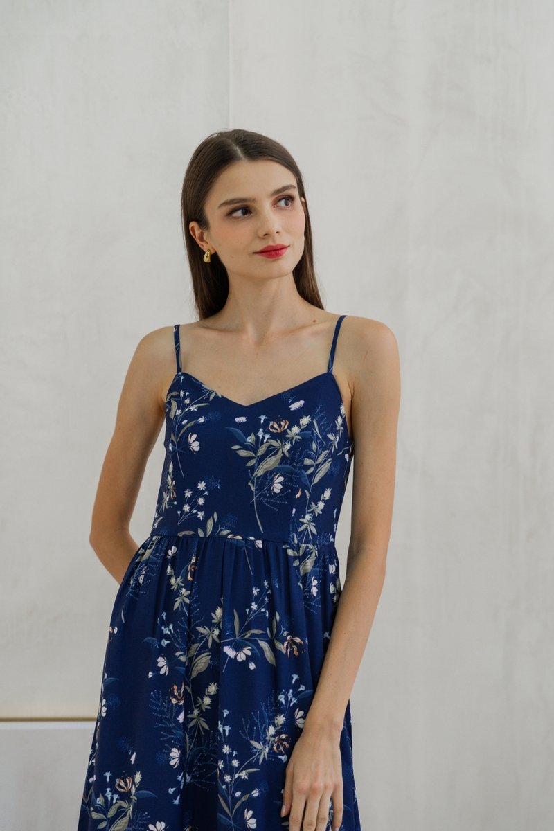 Aleena Floral Camisole Midi Dress In Navy (XS)