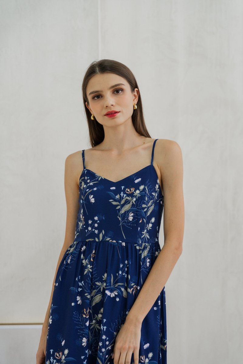 Aleena Floral Camisole Midi Dress In Navy (XS)