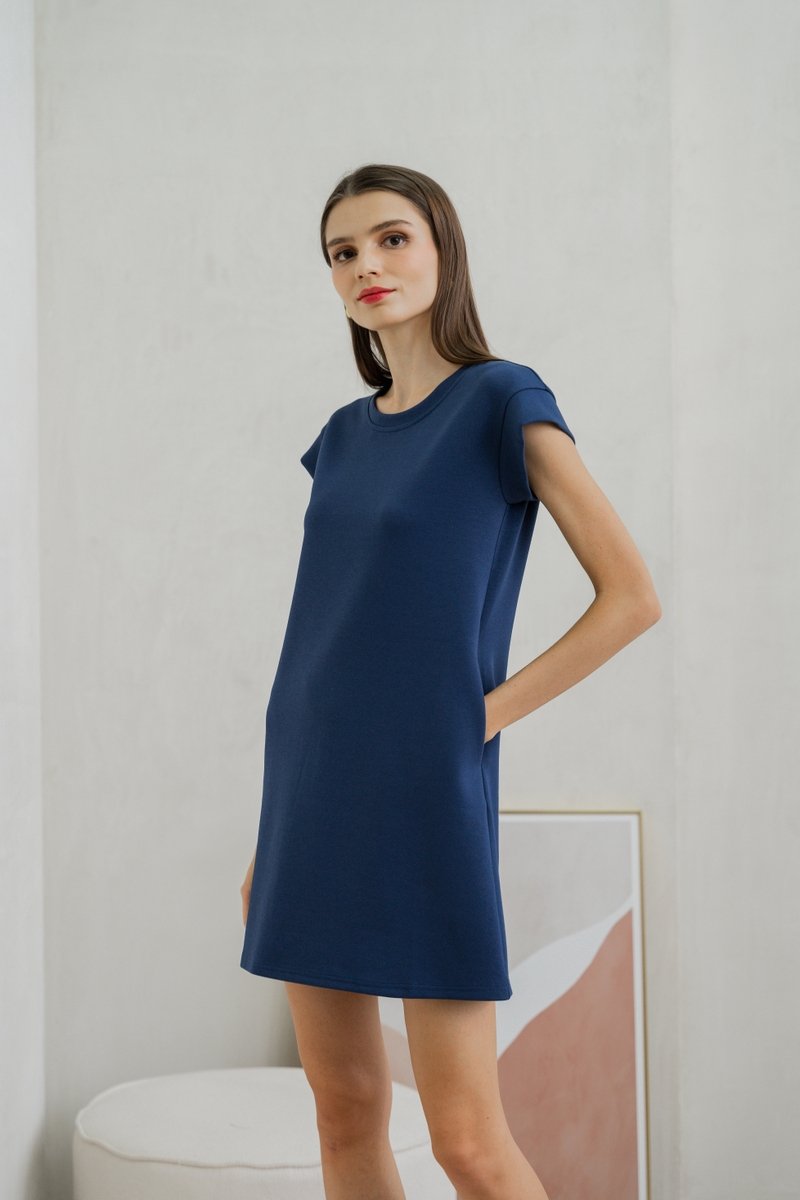 Braelynn Shift Dress In Navy (XS)