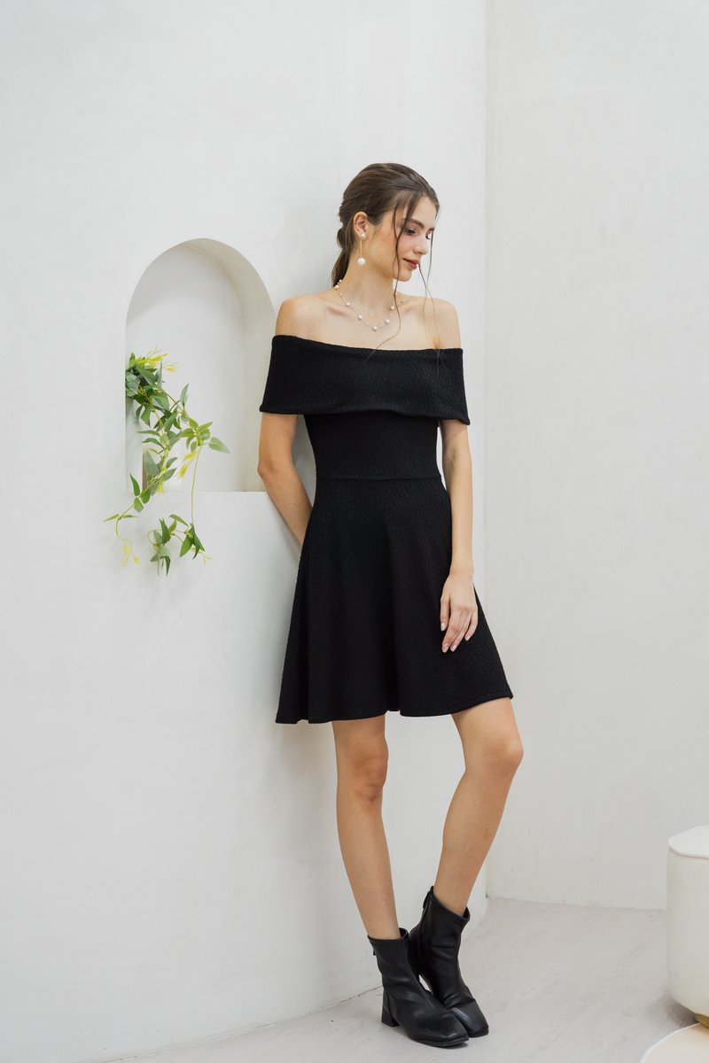 Violeta Off Shoulder Knitted Dress In Black (XS)
