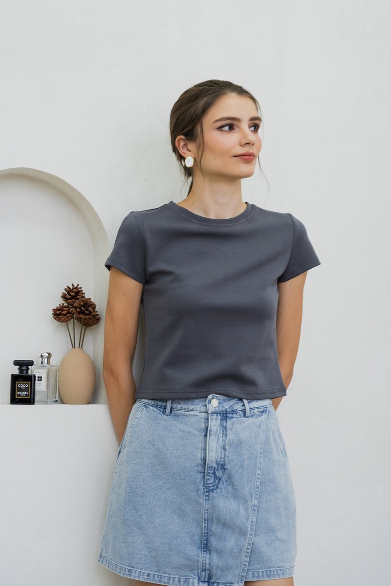 Braelynn Baby Tee In Gunmetal (XS)