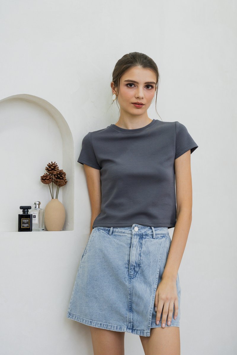Braelynn Baby Tee In Gunmetal (XS)