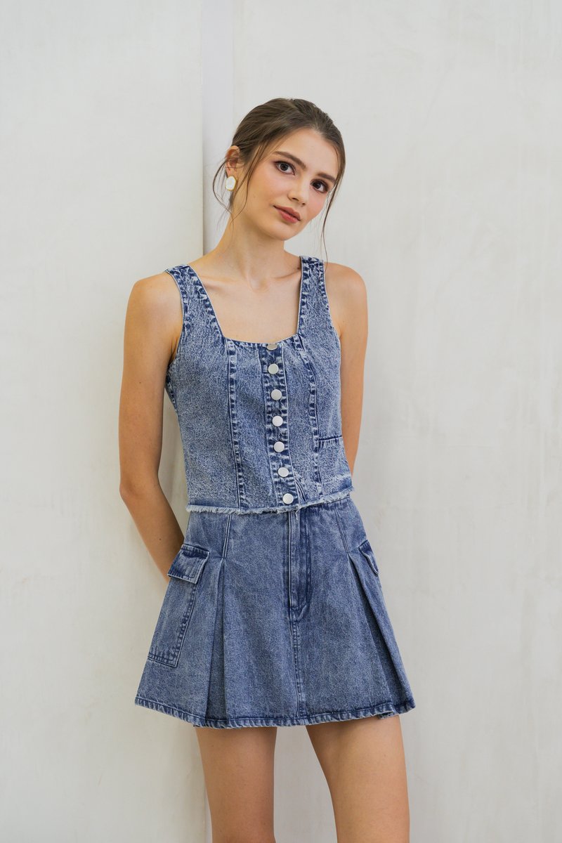 Amberlyn Denim Cargo Skort In Acid Wash (XS)