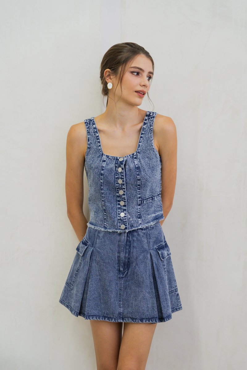 Amberlyn Denim Cargo Skort In Acid Wash (XS)