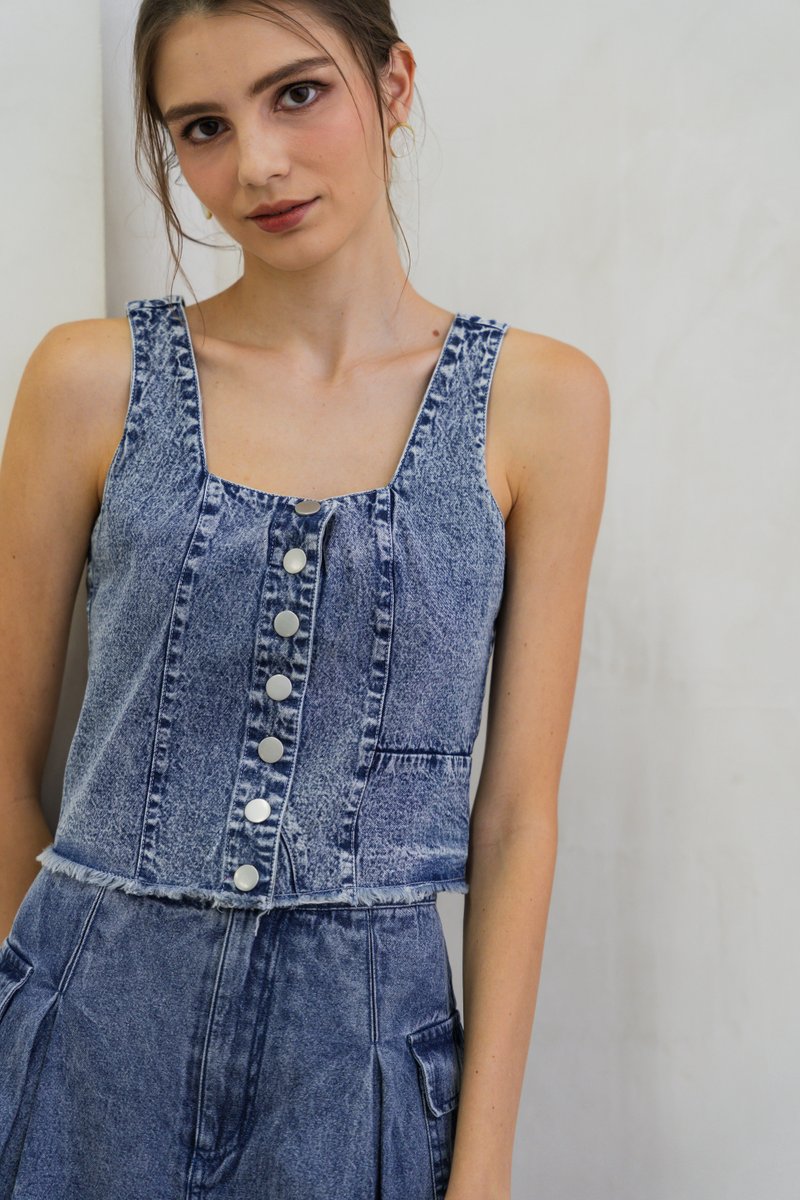 Amberlyn Button Denim Top In Acid Wash (XL)