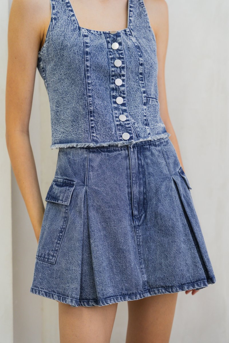 Amberlyn Denim Cargo Skort In Acid Wash (XS)