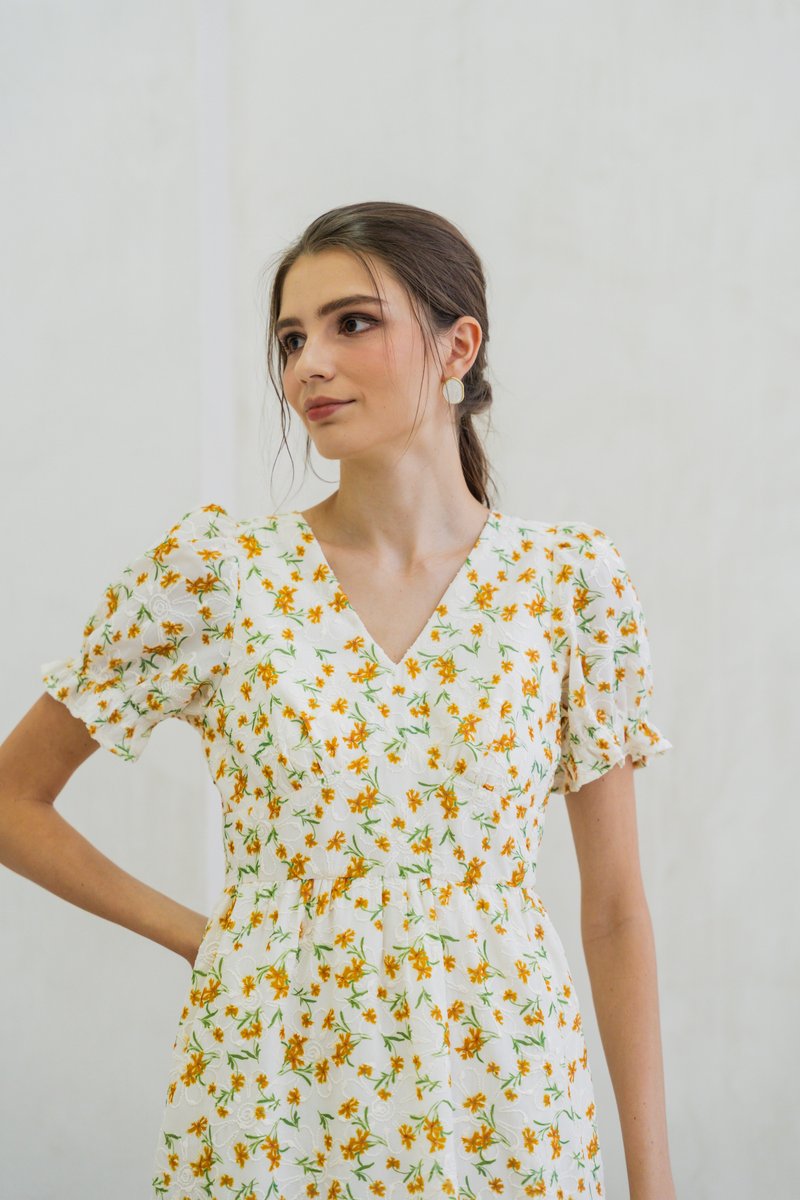 Norine Empire Embroidery Floral Maxi Dress (XS)